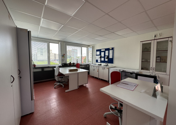 ARETÉ REAL – PREDAJ OBCHODNÉHO AREÁLU SO SKLADOVOU HALOU, BUDOVOU OBCHODU A SLUŽIEB A VONKAJŠÍM SKLADOM