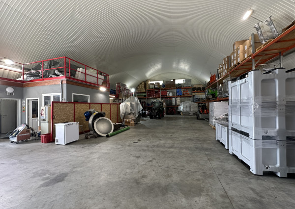 ARETÉ REAL – PREDAJ OBCHODNÉHO AREÁLU SO SKLADOVOU HALOU, BUDOVOU OBCHODU A SLUŽIEB A VONKAJŠÍM SKLADOM