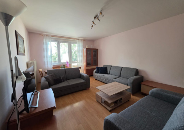 Arete real-Predaj priestranného 3-izbového  bytu s nádherným výhľadom na Malé Karpaty v zateplenom tehlovom bytovom dome, Bratislava,  Pri Bielom kríži