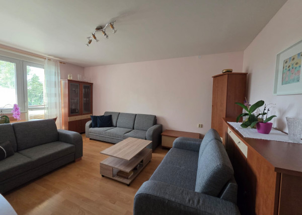 Arete real-Predaj priestranného 3-izbového  bytu s nádherným výhľadom na Malé Karpaty v zateplenom tehlovom bytovom dome, Bratislava,  Pri Bielom kríži