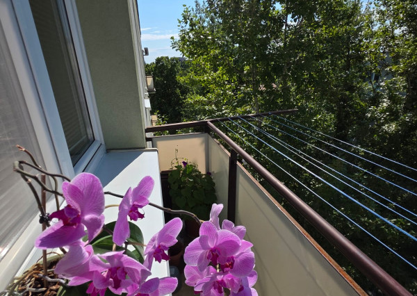 Arete real-Predaj priestranného 3-izbového  bytu s nádherným výhľadom na Malé Karpaty v zateplenom tehlovom bytovom dome, Bratislava,  Pri Bielom kríži