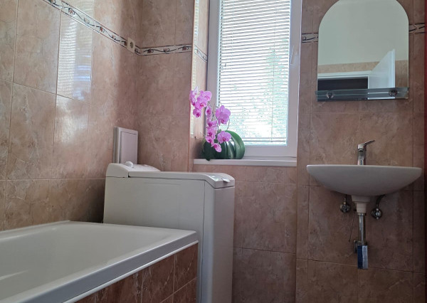 Arete real-Predaj priestranného 3-izbového  bytu s nádherným výhľadom na Malé Karpaty v zateplenom tehlovom bytovom dome, Bratislava,  Pri Bielom kríži