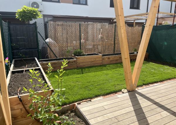 ARETÉ REAL- PRENÁJOM  KRÁSNEHO,KOMPLETNE ZARIADENÉHO 4 IZB.DOMU  V NOVOSTAVBE, 2 PARKOVACIE STÁTIA-VINOSADY