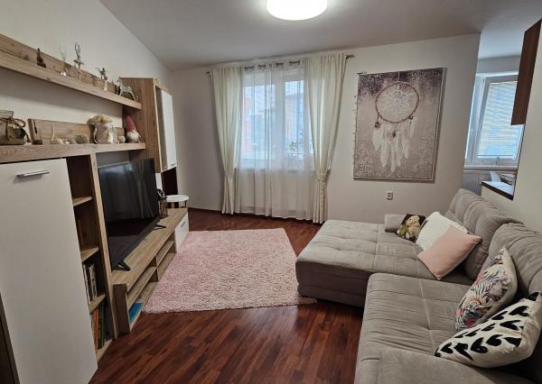 Arete real- Prenájom veľmi pekného 2,5-izbového bytu v Pezinku, sídl. Muškát