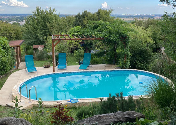 Areté real - Predaj nádhernej chaty s príjemnou atmosférou v krásnom prostredí pod lesom, s panoramatickým výhľadom, Bratislava III