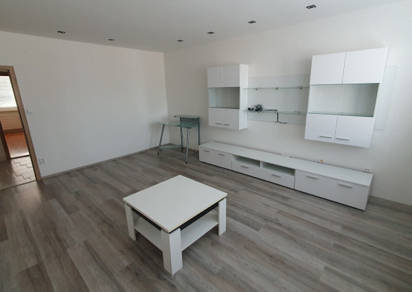 Areté real- prenájom 3-izbový priestranný byt na Severe.