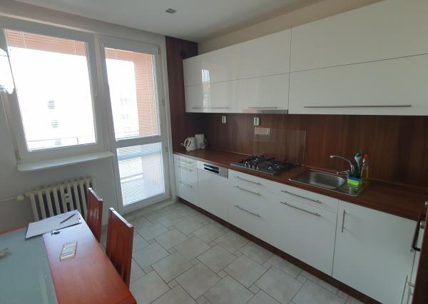 Areté real- prenájom 3-izbový priestranný byt na Severe.