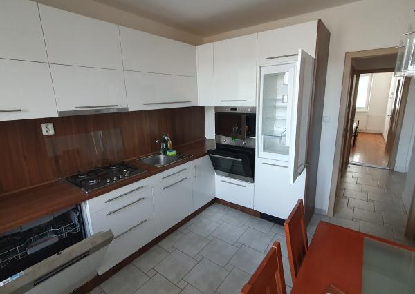 Areté real- prenájom 3-izbový priestranný byt na Severe.