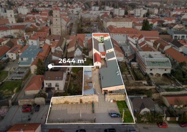 ARETÉ REAL - PREDAJ POLYFUNKČNEJ BUDOVY S MNOHÝM PRÍSLUŠENSTVOM A PARKOVISKOM, PEZINOK CENTRUM
