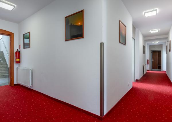 ARETÉ REAL - PREDAJ POLYFUNKČNEJ BUDOVY S MNOHÝM PRÍSLUŠENSTVOM A PARKOVISKOM, PEZINOK CENTRUM