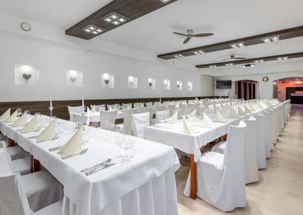 ARETÉ REAL - PREDAJ POLYFUNKČNEJ BUDOVY S MNOHÝM PRÍSLUŠENSTVOM A PARKOVISKOM, PEZINOK CENTRUM