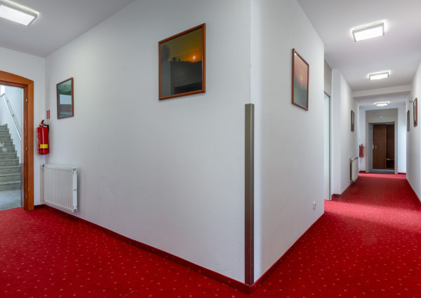 ARETÉ REAL - PREDAJ POLYFUNKČNEJ BUDOVY S MNOHÝM PRÍSLUŠENSTVOM A PARKOVISKOM, PEZINOK CENTRUM