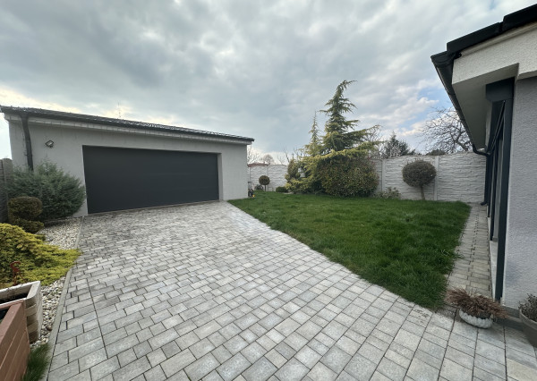 ARETÉ REAL - PREDAJ NOVOSTAVBY PRIESTRANNÉHO RODINNÉHO DOMU S DVOJGARÁŽOU, KAPLNA