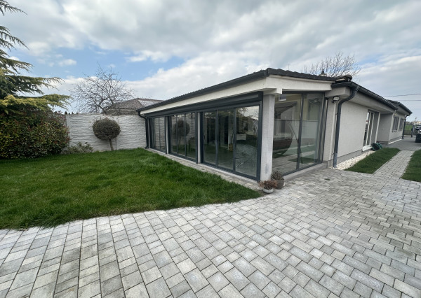 ARETÉ REAL - PREDAJ NOVOSTAVBY PRIESTRANNÉHO RODINNÉHO DOMU S DVOJGARÁŽOU, KAPLNA