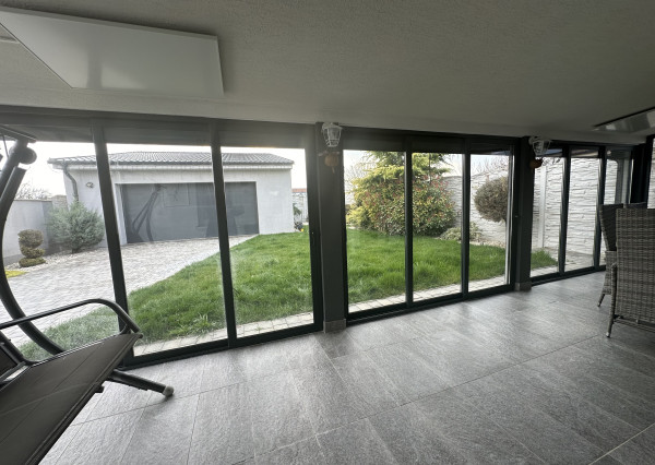 ARETÉ REAL - PREDAJ NOVOSTAVBY PRIESTRANNÉHO RODINNÉHO DOMU S DVOJGARÁŽOU, KAPLNA