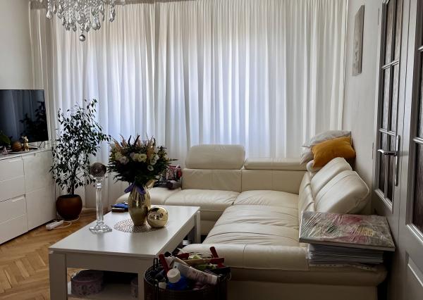 ARETÉ REAL-Predaj 2 izbového tehlového bytu v PEZINKU, centrum na skok, murovaná pivnica 6,15m2