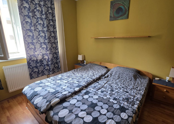 Areté real - Rezervovane,  Prenájom veľmi pekného, priestranného 3-izbového bytu s loggiou a 2 francúzskymi balkónmi, ul. dona Sandtnera, Pezinok