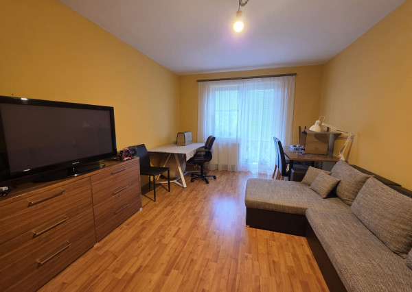 Areté real - Rezervovane,  Prenájom veľmi pekného, priestranného 3-izbového bytu s loggiou a 2 francúzskymi balkónmi, ul. dona Sandtnera, Pezinok