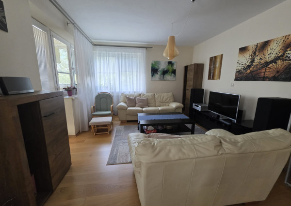 Areté real - Rezervovane,  Prenájom veľmi pekného, priestranného 3-izbového bytu s loggiou a 2 francúzskymi balkónmi, ul. dona Sandtnera, Pezinok