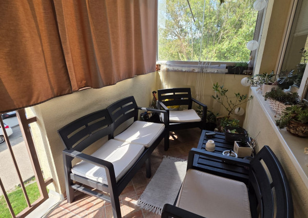 Areté real - Rezervovane,  Prenájom veľmi pekného, priestranného 3-izbového bytu s loggiou a 2 francúzskymi balkónmi, ul. dona Sandtnera, Pezinok