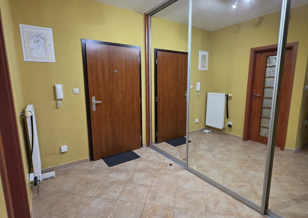 Areté real - Rezervovane,  Prenájom veľmi pekného, priestranného 3-izbového bytu s loggiou a 2 francúzskymi balkónmi, ul. dona Sandtnera, Pezinok