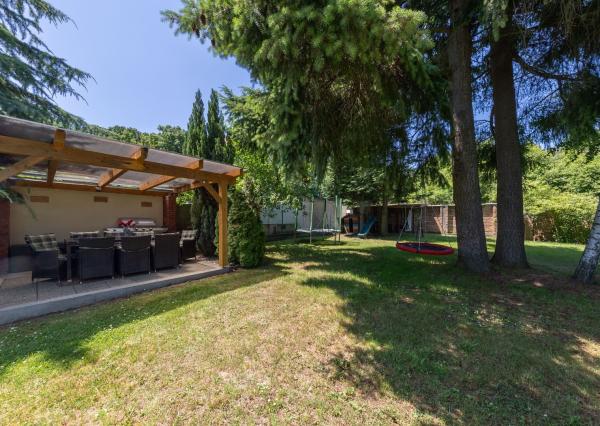 ARETÉ REAL – PREDAJ 4 -IZBOVÉHO RODINNÉHO DOMU S MNOHÝM PRÍSLUŠENSTVOM, BUDMERICE, PODHÁJSKA