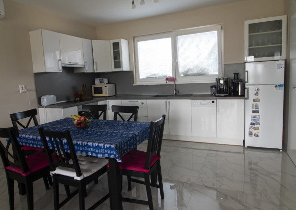 Areté real- Predaj priestranného bungalovu v Sloven. Grobe