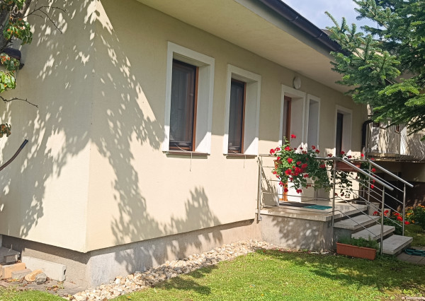 ARETÉ REAL - PRENÁJOM 1-IZ.BYTU SO SAMOSTATNÝM VCHODOM V R.DOME,CENTRUM MESTA NA SKOK, PEZINOK