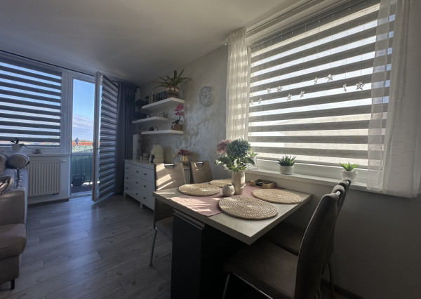 ARETÉ REAL - ZARIADENÝ 2-IZBOVÝ BYT S BALKÓNOM,  PARKOVACÍM MIESTOM, ENERGIAMI AJ INTERNETOM, SLOVENSKÝ GROB, RASTISLAVOVA