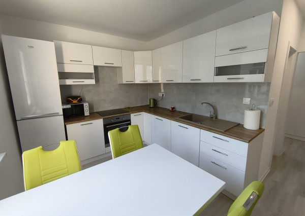 ARETÉ REAL - ZARIADENÝ 2-IZBOVÝ BYT S LODŽIOU AJ BALKÓNOM , ENERGIAMI A KTV, NITRA, VIKÁRSKA