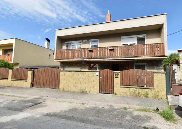 Areté real - predaj priestranného RD v Grinave