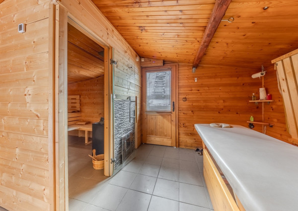 ARETÉ REAL – PREDAJ BUDOVY NA ŠPORTOVÉ A REKREAČNÉ ÚČELY S TROMA CHATKAMI, MODRA, HARMÓNIA