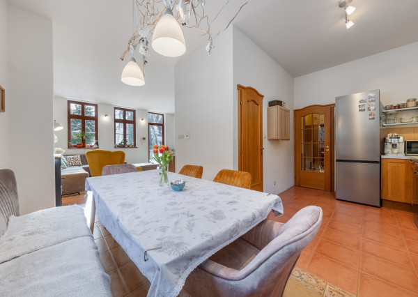 ARETÉ REAL – PREDAJ BUDOVY NA ŠPORTOVÉ A REKREAČNÉ ÚČELY S TROMA CHATKAMI, MODRA, HARMÓNIA