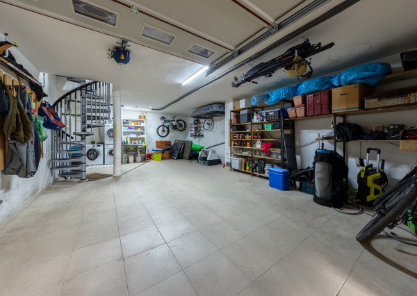 ARETÉ REAL – PREDAJ BUDOVY NA ŠPORTOVÉ A REKREAČNÉ ÚČELY S TROMA CHATKAMI, MODRA, HARMÓNIA