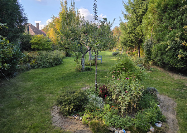 Areté real, Predaj dvojpodlažného rodinného domu s terasou, garážou a krásnou záhradou v blízkosti centra Pezinka, ul. Senecká