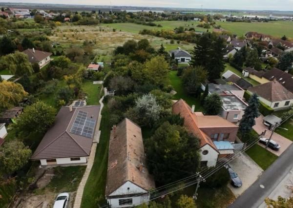 ARETÉ REAL - PREDAJ 3 STAVEBNÝCH POZEMKOV, KRÁĽOVÁ PRI SENCI, MALÝ KRMEŠ