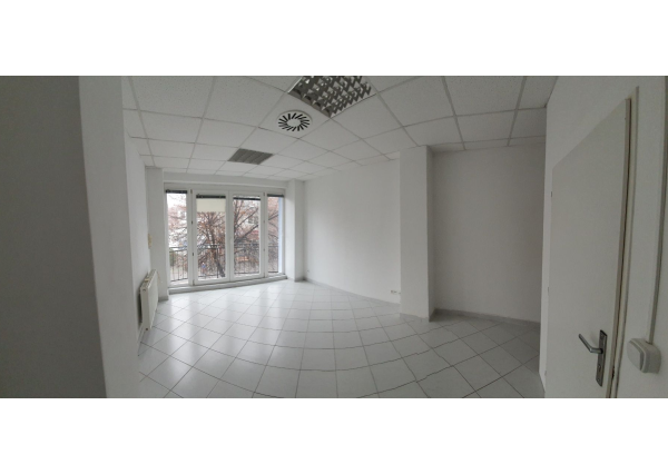 Areté real- Prenájom kancelárie s balkónom v centre Senca