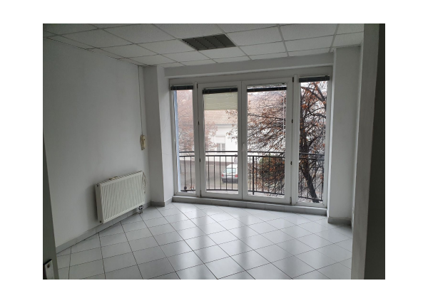 Areté real- Prenájom kancelárie s balkónom v centre Senca