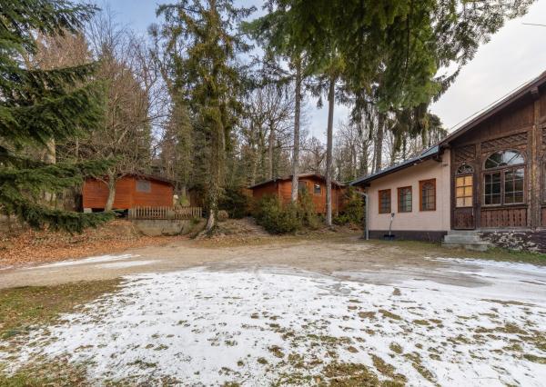 ARETÉ REAL – PREDAJ BUDOVY NA ŠPORTOVÉ A REKREAČNÉ ÚČELY S TROMA CHATKAMI, MODRA, HARMÓNIA