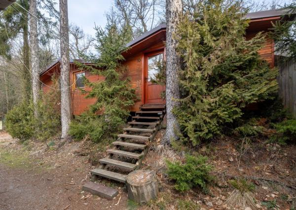 ARETÉ REAL – PREDAJ BUDOVY NA ŠPORTOVÉ A REKREAČNÉ ÚČELY S TROMA CHATKAMI, MODRA, HARMÓNIA