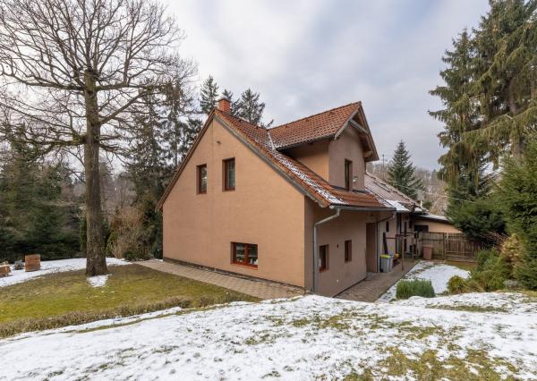 ARETÉ REAL – PREDAJ BUDOVY NA ŠPORTOVÉ A REKREAČNÉ ÚČELY S TROMA CHATKAMI, MODRA, HARMÓNIA