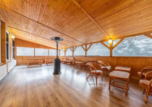 ARETÉ REAL – PREDAJ BUDOVY NA ŠPORTOVÉ A REKREAČNÉ ÚČELY S TROMA CHATKAMI, MODRA, HARMÓNIA