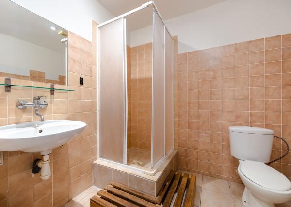 ARETÉ REAL – PREDAJ BUDOVY NA ŠPORTOVÉ A REKREAČNÉ ÚČELY S TROMA CHATKAMI, MODRA, HARMÓNIA