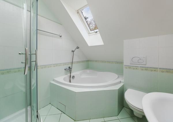 ARETÉ REAL – PREDAJ BUDOVY NA ŠPORTOVÉ A REKREAČNÉ ÚČELY S TROMA CHATKAMI, MODRA, HARMÓNIA