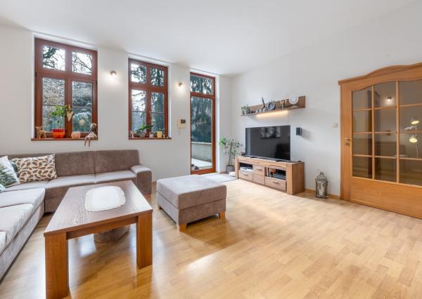 ARETÉ REAL – PREDAJ BUDOVY NA ŠPORTOVÉ A REKREAČNÉ ÚČELY S TROMA CHATKAMI, MODRA, HARMÓNIA