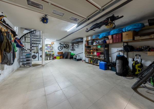 ARETÉ REAL – PREDAJ BUDOVY NA ŠPORTOVÉ A REKREAČNÉ ÚČELY S TROMA CHATKAMI, MODRA, HARMÓNIA