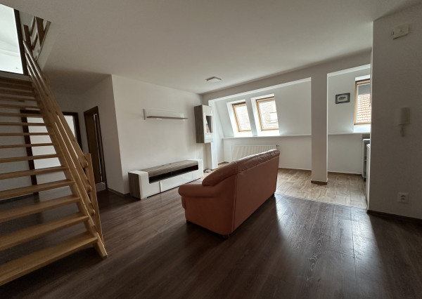 ARETÉ REAL – PREDAJ 4-IZBOVÉHO MEZONETOVÉHO BYTU S PARKOVANÍM, ZÁHRADKOU V CENTRE MESTA, PEZINOK, HOLUBYHO