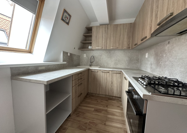 ARETÉ REAL – PREDAJ 4-IZBOVÉHO MEZONETOVÉHO BYTU S PARKOVANÍM, ZÁHRADKOU V CENTRE MESTA, PEZINOK, HOLUBYHO