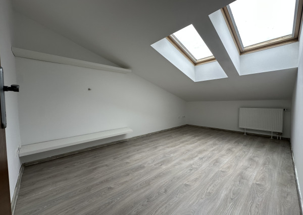 ARETÉ REAL – PREDAJ 4-IZBOVÉHO MEZONETOVÉHO BYTU S PARKOVANÍM, ZÁHRADKOU V CENTRE MESTA, PEZINOK, HOLUBYHO