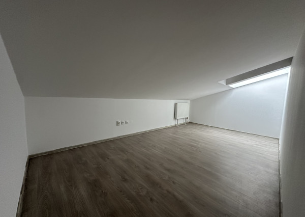 ARETÉ REAL – PREDAJ 4-IZBOVÉHO MEZONETOVÉHO BYTU S PARKOVANÍM, ZÁHRADKOU V CENTRE MESTA, PEZINOK, HOLUBYHO